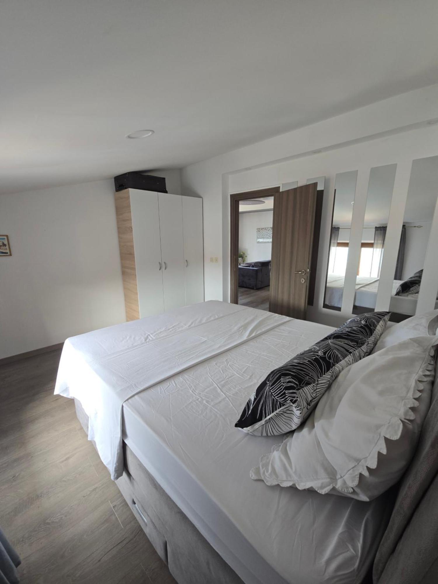 Apartments Bagaric Trogir Eksteriør billede